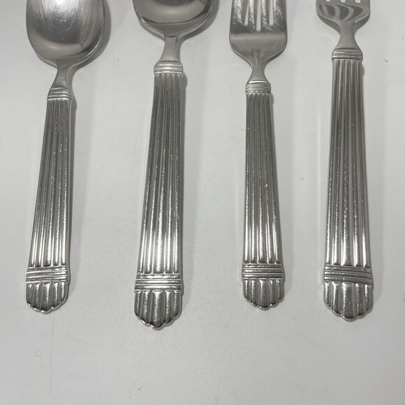 Lot of 4 Wallace Chardonnay 18/8 Stainless Flatware Classic Ribbed Fork Spoon - Picture 2 of 5
